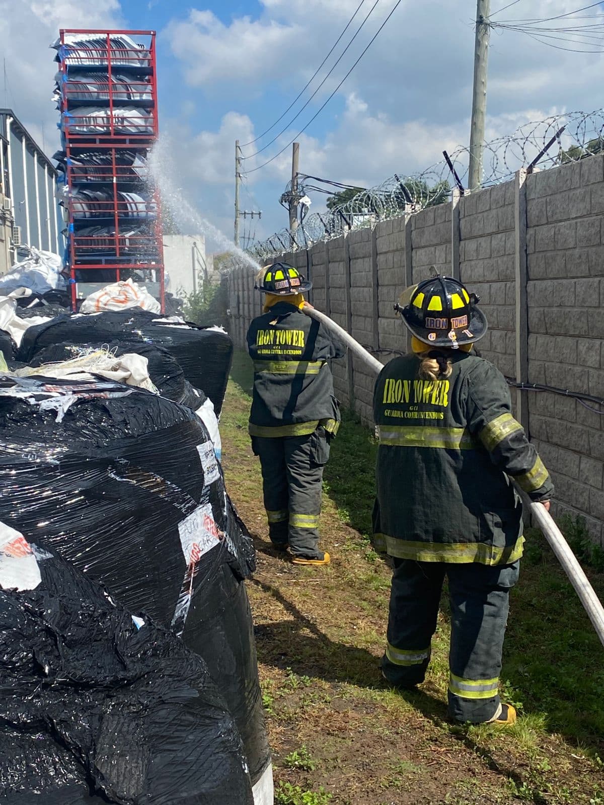 Equipo Iron Tower en servicio de prevención de incendios — habilitación de locales comerciales Argentina
